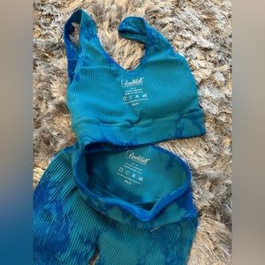 2 bombshell gym outfits